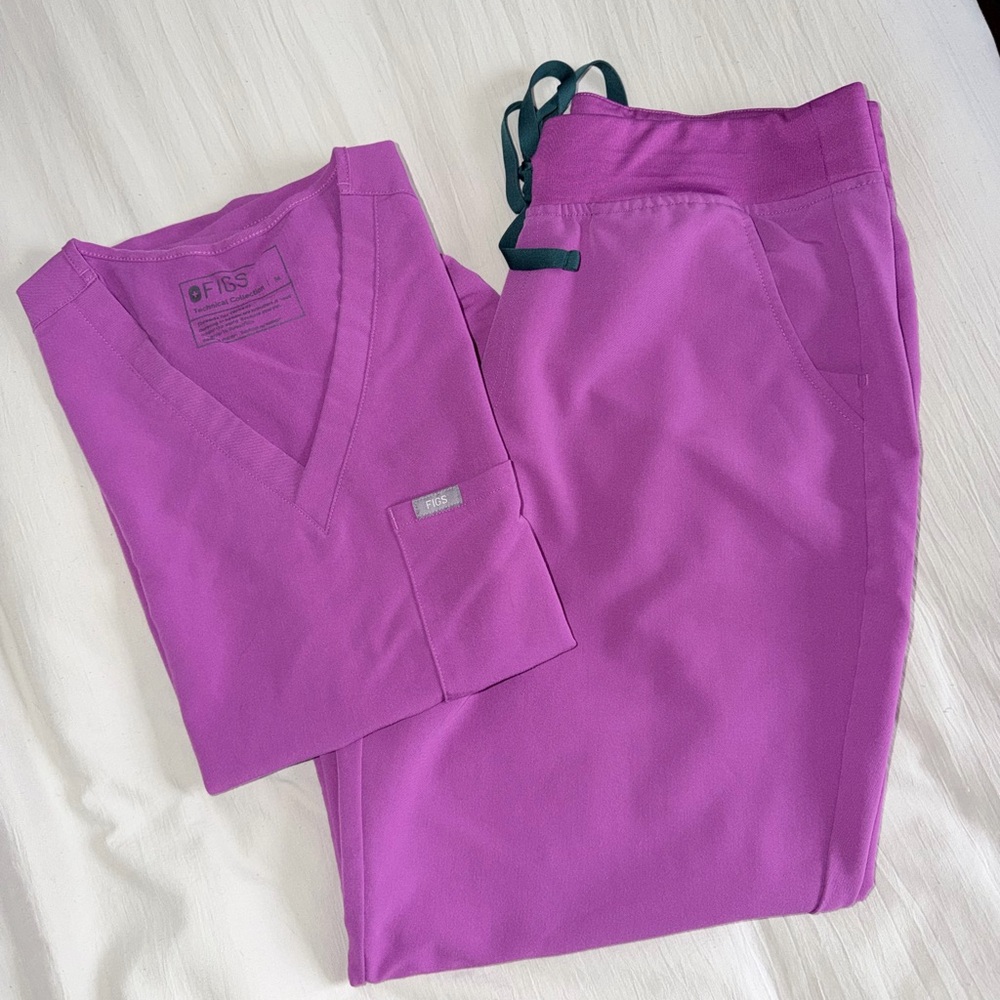 FIGS Bright Fuchsia Scrub Set